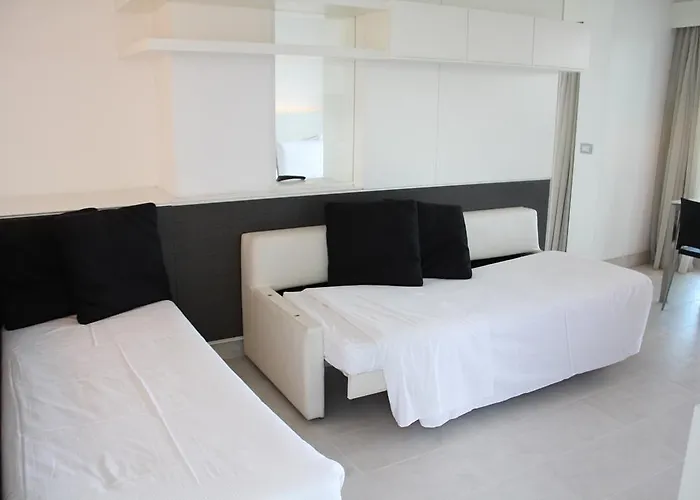 Lungotevere 4*